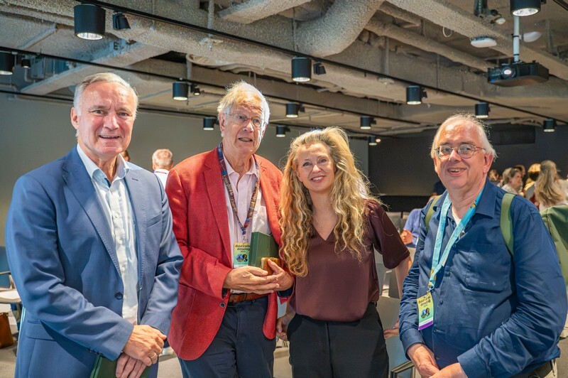 De vier winnaaars van het duurzame lintje: Tom Middendorp, Jan Korff de Gidts, Willemijn Verloop en Jos Kloppenborg. Foto: Harrie van Veen De vier winnaaars van het duurzame lintje: Tom Middendorp, Jan Korff de Gidts, Willemijn Verloop en Jos Kloppenborg. Foto: Harrie van Veen